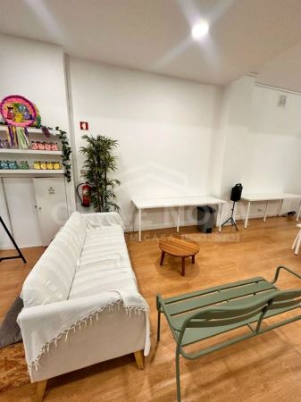 Estabelecimento para venda na rua Hernâni Torres - Paranhos, Porto