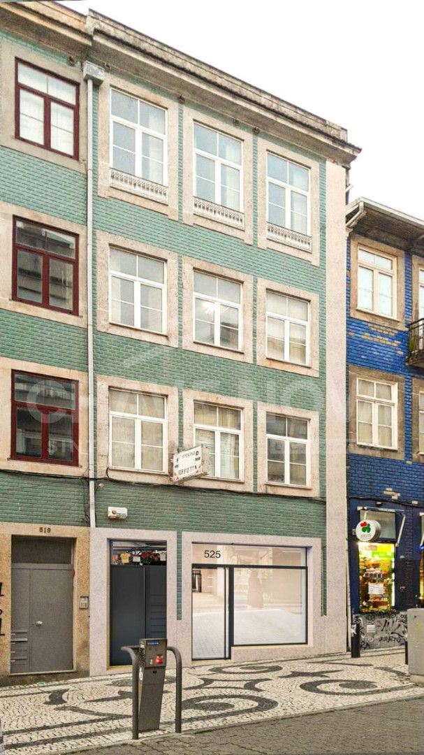 Loja para Arrendamento na Rua Stª Catarina com 170m2 - Centro Histórico do Porto