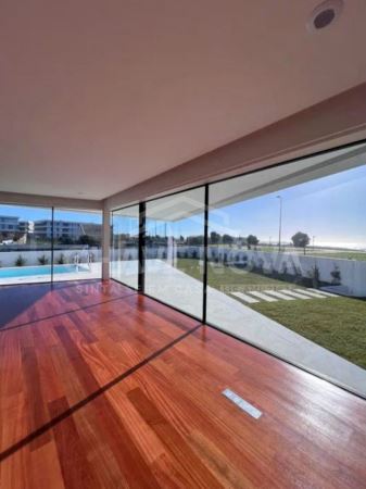 Arrendamento de Apartamento T3 com acesso privado na 1ª linha da praia e piscina privada - Canidelo