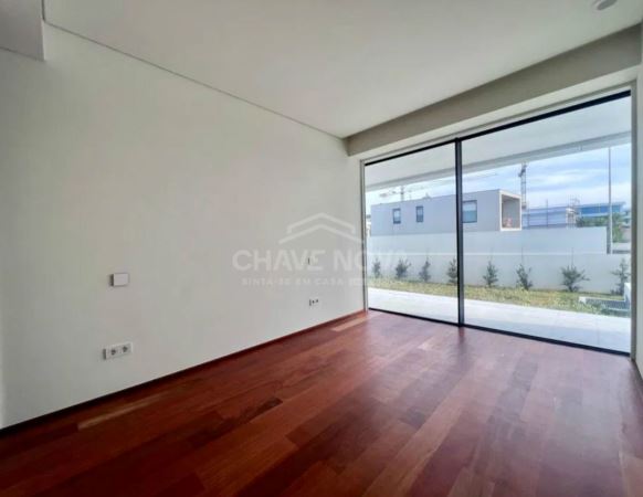 Arrendamento de Apartamento T3 com acesso privado na 1ª linha da praia e piscina privada - Canidelo