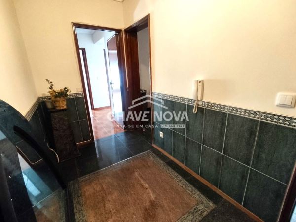 Apartamento T3 c/ varanda, elevador e garagem - São João da Madeira 