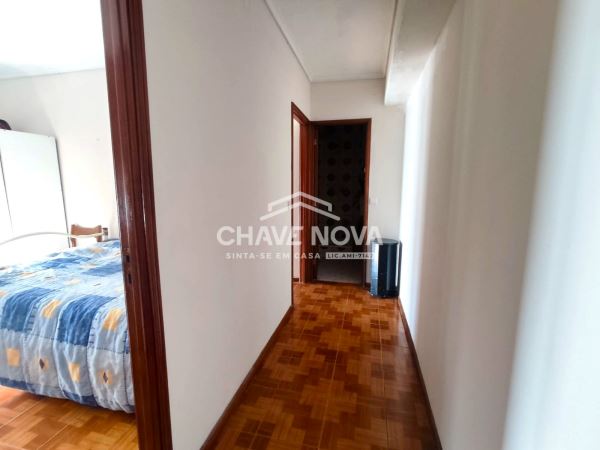 Apartamento T3 c/ varanda, elevador e garagem - São João da Madeira 