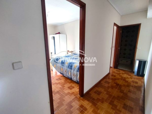 Apartamento T3 c/ varanda, elevador e garagem - São João da Madeira 