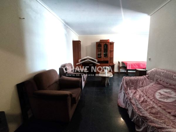 Apartamento T3 c/ varanda, elevador e garagem - São João da Madeira 
