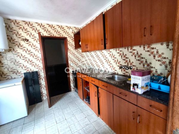 Apartamento T3 c/ varanda, elevador e garagem - São João da Madeira 