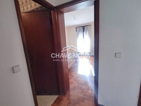 Apartamento T3 c/ varanda, elevador e garagem - São João da Madeira 