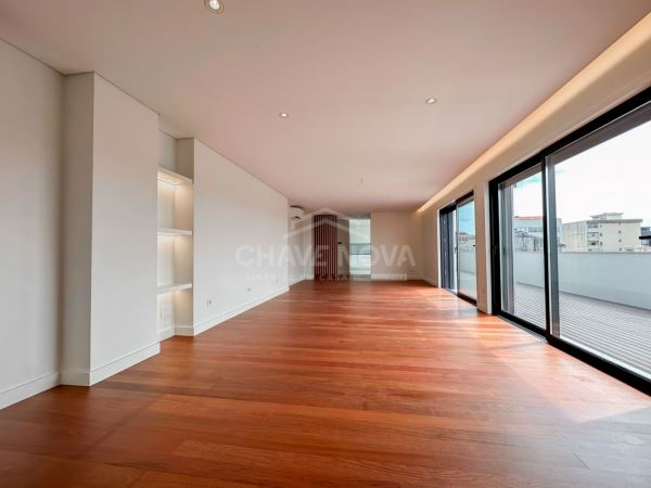 Arrendamento Penthouse T4 em Matosinhos