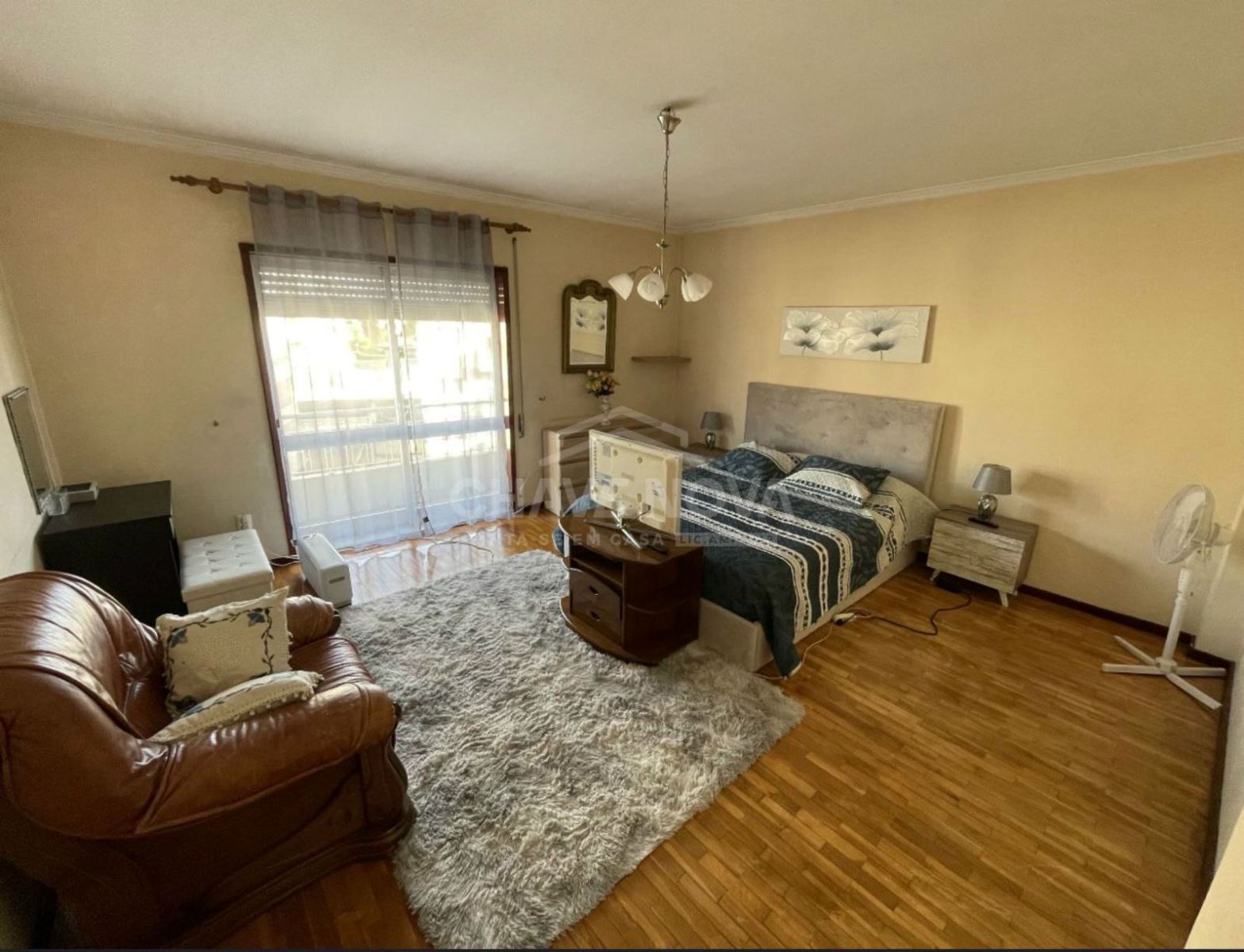 Apartamento T3 C/ Garagem, Varanda, Mobilado no Centro de Ermesinde 
