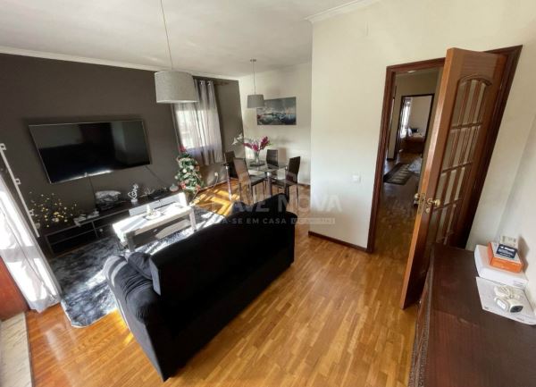 Apartamento T3 C/ Garagem, Varanda, Mobilado no Centro de Ermesinde 