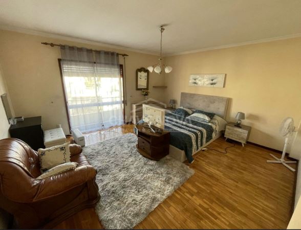 Apartamento T3 C/ Garagem, Varanda, Mobilado no Centro de Ermesinde 