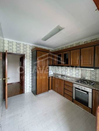 Apartamento T3 C/ Garagem, Varanda, Mobilado no Centro de Ermesinde 