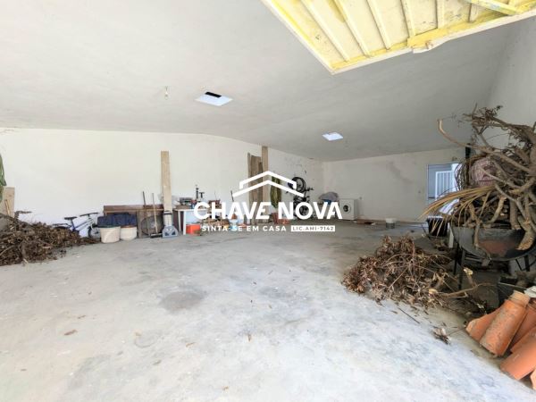 Prédio com quatro T3 independentes para venda em Argoncilhe