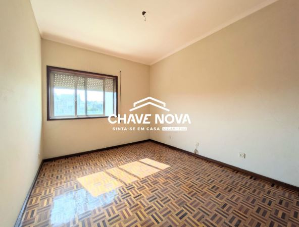 Prédio com quatro T3 independentes para venda em Argoncilhe