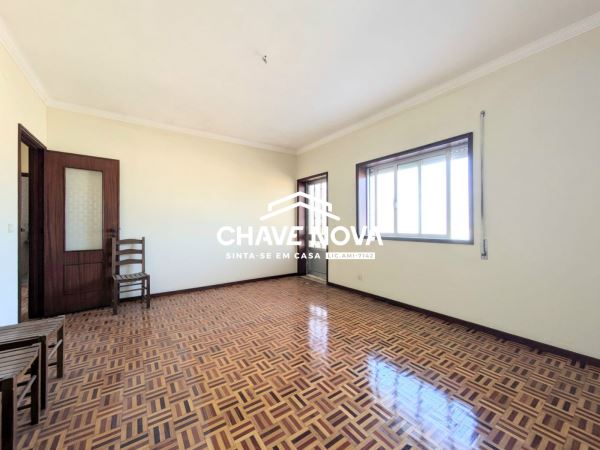 Prédio com quatro T3 independentes para venda em Argoncilhe