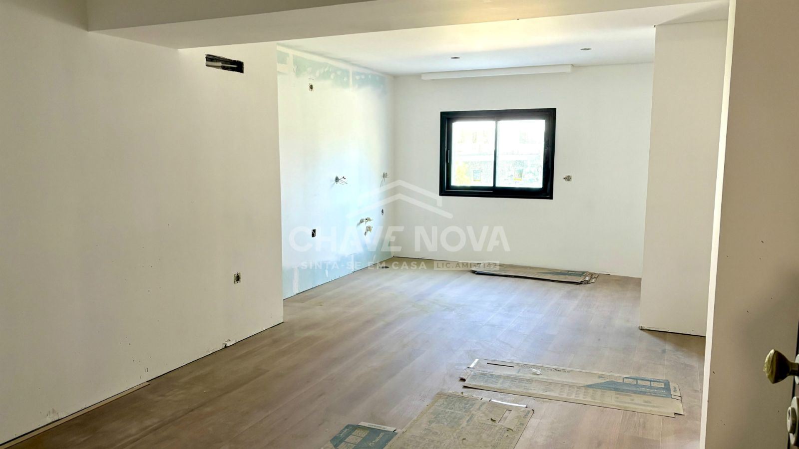 Apartamento T1 NOVO - Condomínio Fechado com Piscina - Canidelo