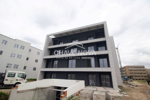 Apartamento T1 NOVO - Condomínio Fechado com Piscina - Canidelo
