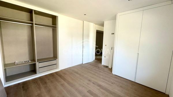 Apartamento T1 NOVO - Condomínio Fechado com Piscina - Canidelo
