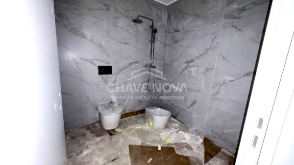 Apartamento T1 NOVO - Condomínio Fechado com Piscina - Canidelo
