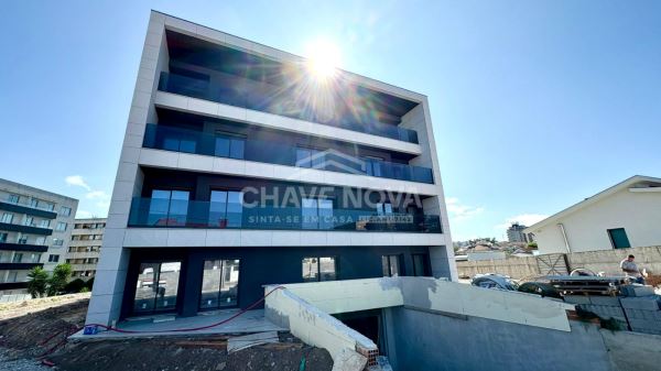 Apartamento T1 NOVO - Condomínio Fechado com Piscina - Canidelo