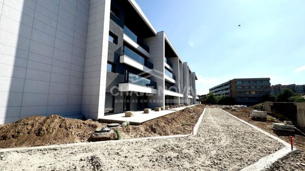 Apartamento T1 NOVO - Condomínio Fechado com Piscina - Canidelo