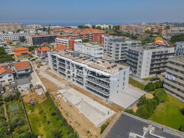 Apartamento T1 NOVO - Condomínio Fechado com Piscina - Canidelo