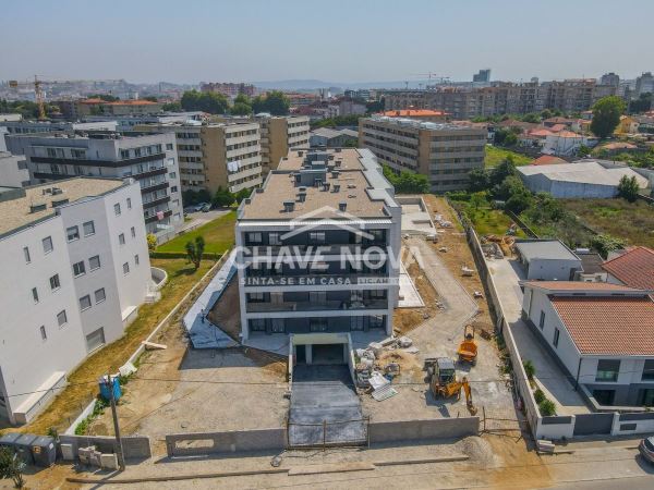 Apartamento T1 NOVO - Condomínio Fechado com Piscina - Canidelo