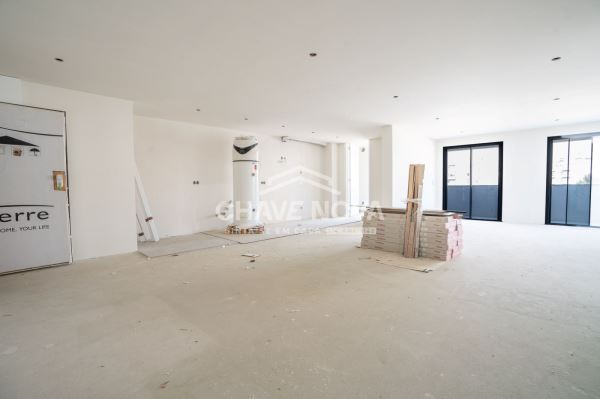 Apartamento T3 Novo c/ Lugar de Garagem Duplo em Santa Marinha (Coimbrões)