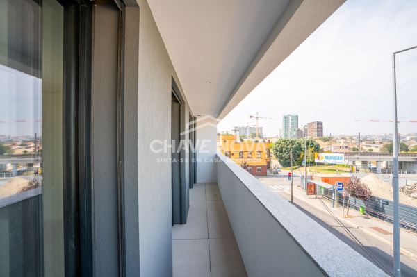 Apartamento T3 Novo c/ Lugar de Garagem Duplo em Santa Marinha (Coimbrões)