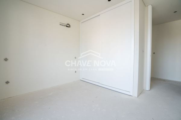 Apartamento T3 Novo c/ Lugar de Garagem Duplo em Santa Marinha (Coimbrões)