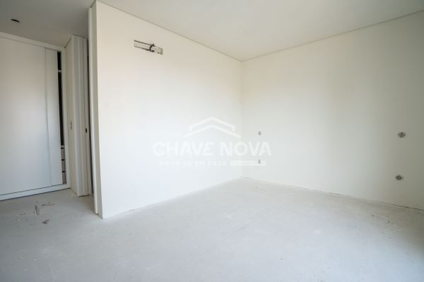 Apartamento T3 Novo c/ Lugar de Garagem Duplo em Santa Marinha (Coimbrões)