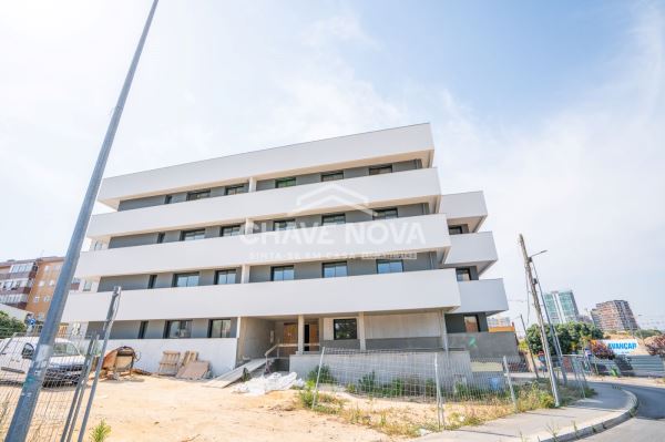 Apartamento T3 Novo c/ Lugar de Garagem Duplo em Santa Marinha (Coimbrões)