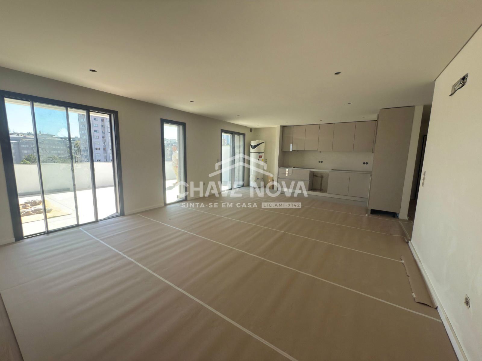 Apartamento T3 Novo Último Piso c/ Terraço e Garagem Box em Santa Marinha (Coimbrões)