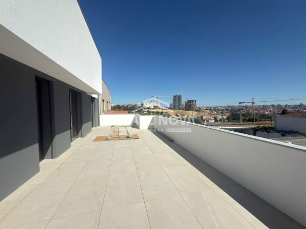 Apartamento T3 Novo Último Piso c/ Terraço e Garagem Box em Santa Marinha (Coimbrões)