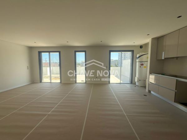 Apartamento T3 Novo Último Piso c/ Terraço e Garagem Box em Santa Marinha (Coimbrões)