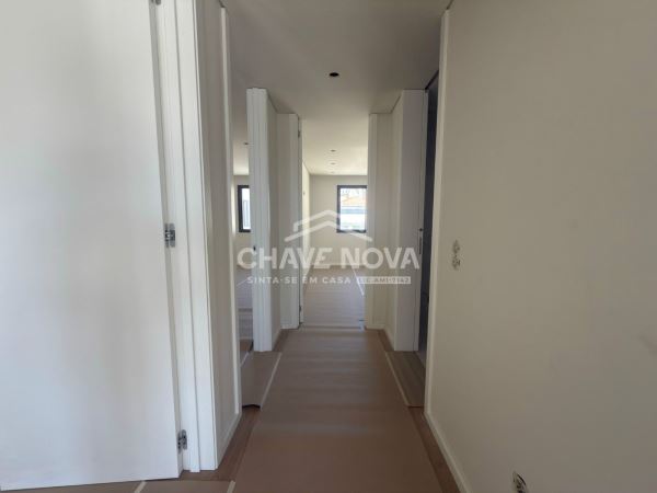 Apartamento T3 Novo Último Piso c/ Terraço e Garagem Box em Santa Marinha (Coimbrões)