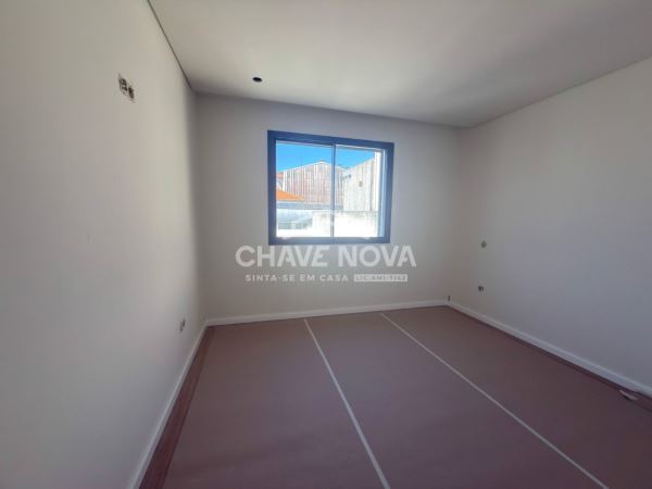 Apartamento T3 Novo Último Piso c/ Terraço e Garagem Box em Santa Marinha (Coimbrões)