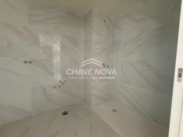 Apartamento T3 Novo Último Piso c/ Terraço e Garagem Box em Santa Marinha (Coimbrões)