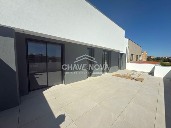Apartamento T3 Novo Último Piso c/ Terraço e Garagem Box em Santa Marinha (Coimbrões)