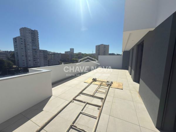Apartamento T3 Novo Último Piso c/ Terraço e Garagem Box em Santa Marinha (Coimbrões)