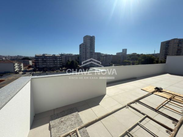 Apartamento T3 Novo Último Piso c/ Terraço e Garagem Box em Santa Marinha (Coimbrões)