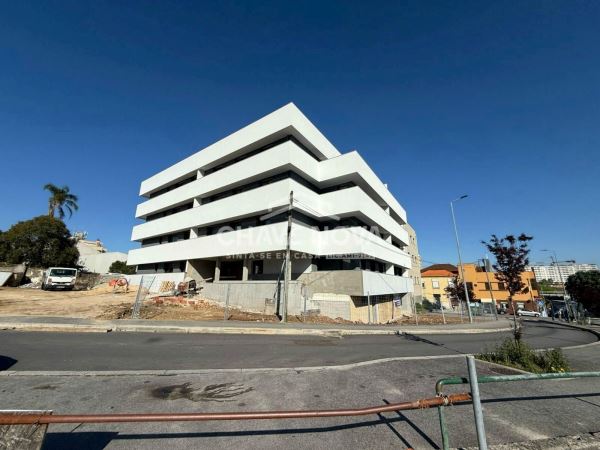 Apartamento T3 Novo Último Piso c/ Terraço e Garagem Box em Santa Marinha (Coimbrões)