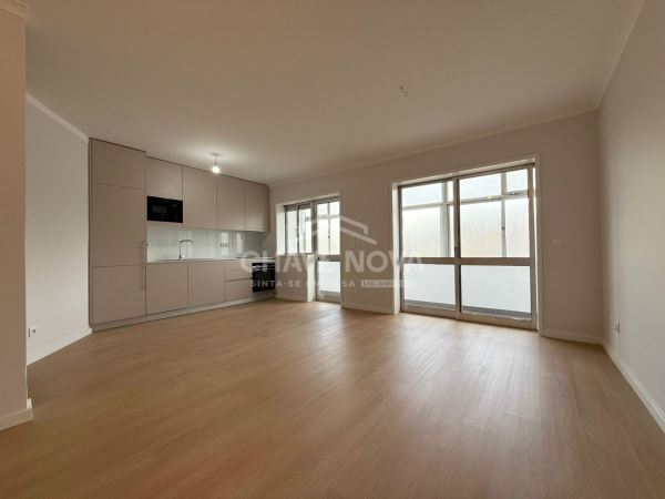 Apartamento T2, totalmente renovado em Campanhã