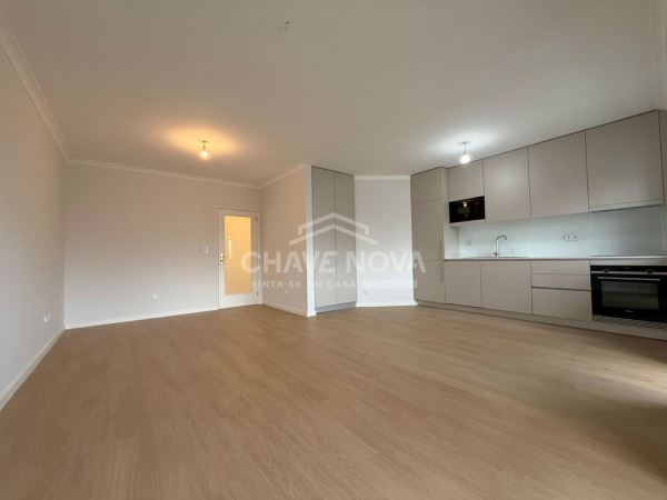 Apartamento T2, totalmente renovado em Campanhã