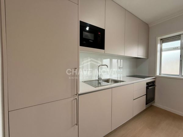 Apartamento T2, totalmente renovado em Campanhã