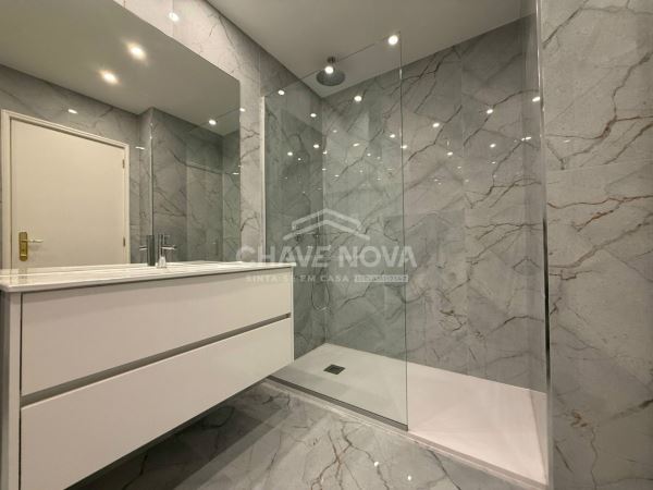 Apartamento T2, totalmente renovado em Campanhã