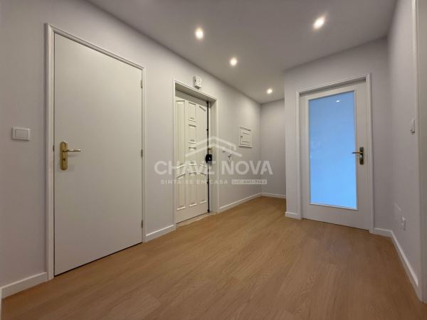Apartamento T2, totalmente renovado em Campanhã