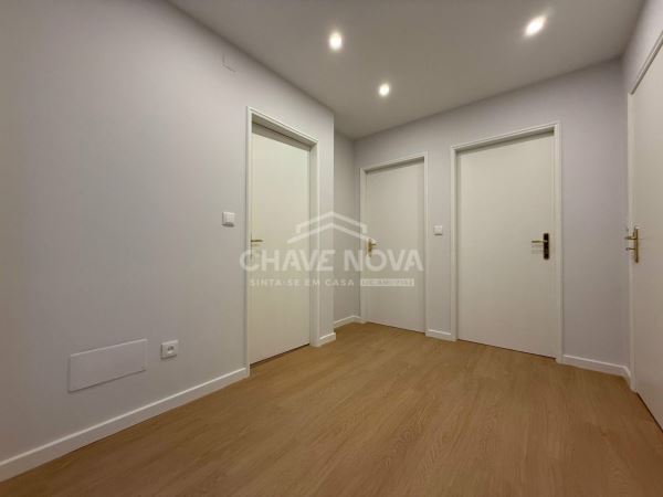 Apartamento T2, totalmente renovado em Campanhã