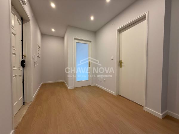 Apartamento T2, totalmente renovado em Campanhã