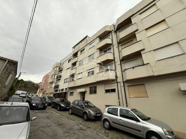 Apartamento T2, totalmente renovado em Campanhã