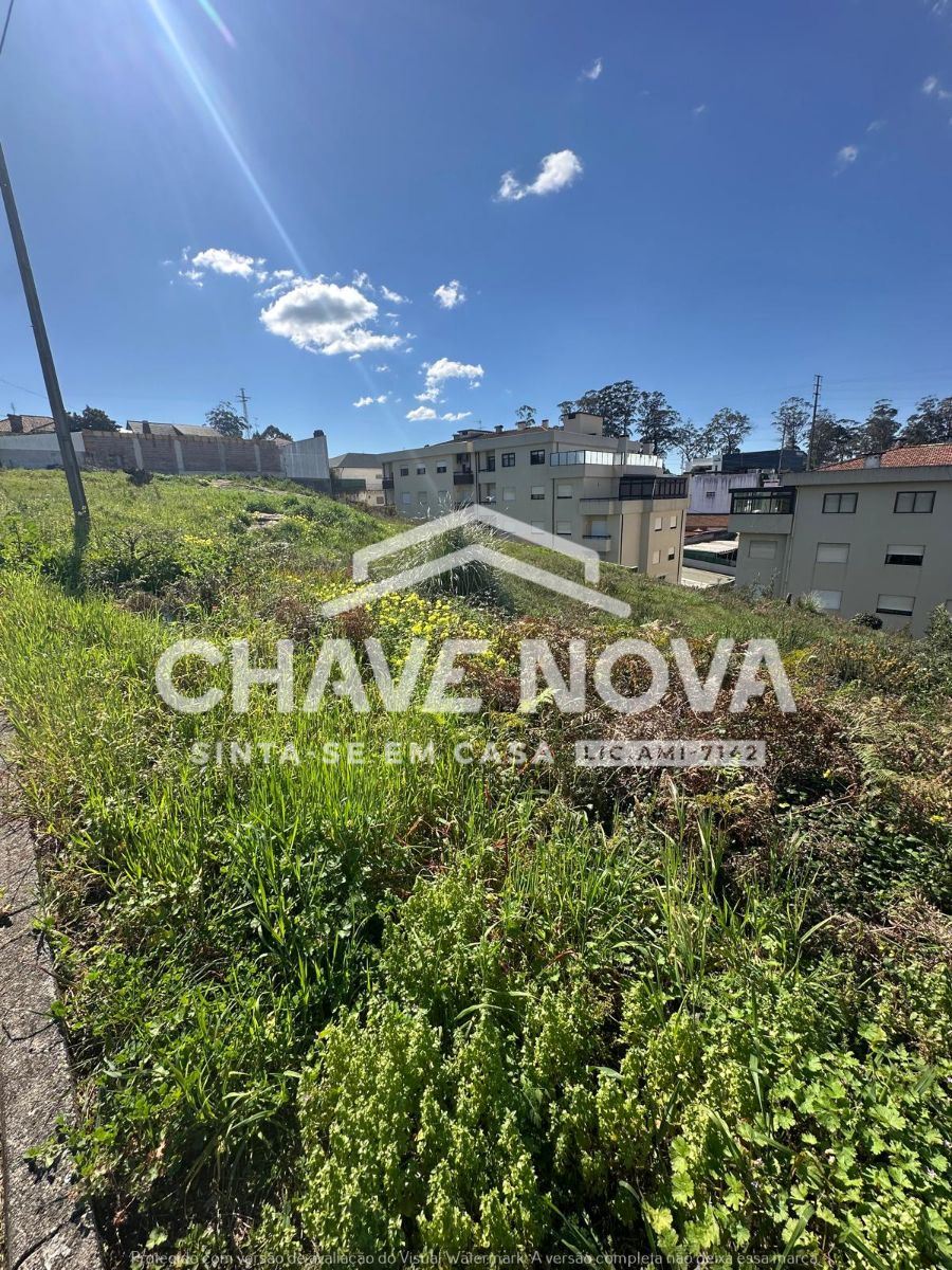 Terreno para Venda em Paços de Brandão Foto 2